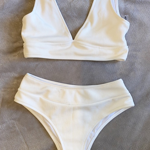 White bikini - Picture 2 of 2